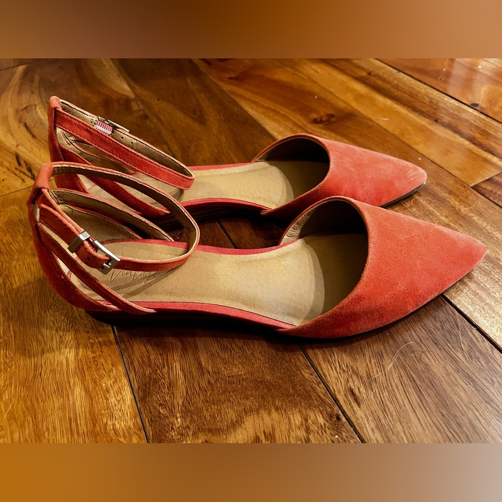 Crown Vintage Dalton flat size 10m peach with ankle strap